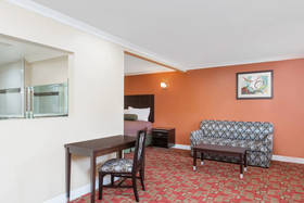 Travelodge Inn & Suites Bell Los Angeles Area