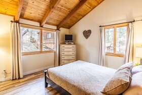 Bear Claw Cabin