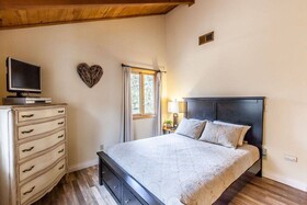 Bear Claw Cabin