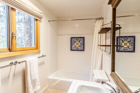 Bear Claw Cabin