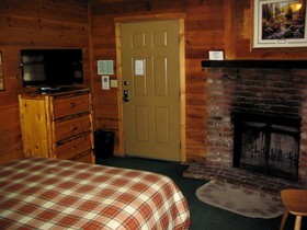 Cozy Hollow Lodge