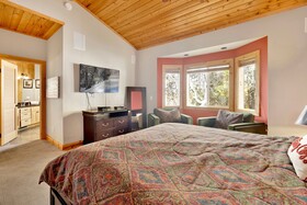 Grand Forest Lodge by Big Bear Vacation