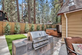 Knotty Bear by Big Bear Vacations