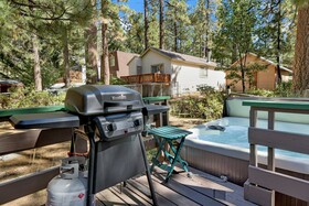 Moonridge Cottage by Big Bear Vacations