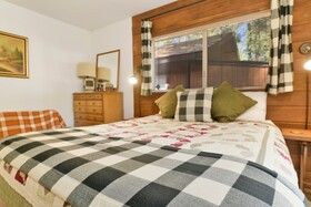 Moonridge Cottage by Big Bear Vacations