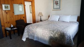 Bishop Village Motel