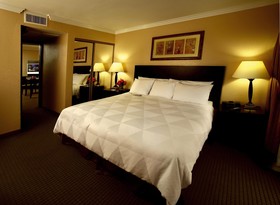 Buena Park Grand Hotel & Suites