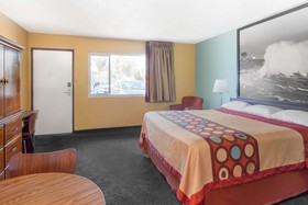 Super 8 by Wyndham Canoga Park