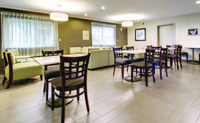 La Quinta Inn & Suites by Wyndham Carlsbad - Legoland Area