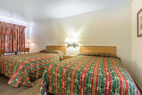 Rodeway Inn Magic Mountain Area