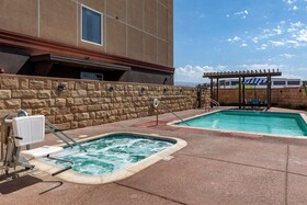 Best Western Plus Desert View Inn & Suites