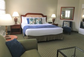 La Avenida Inn