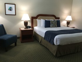 La Avenida Inn