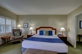 La Avenida Inn