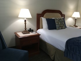 La Avenida Inn