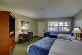 La Avenida Inn