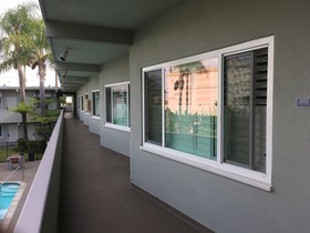 La Avenida Inn