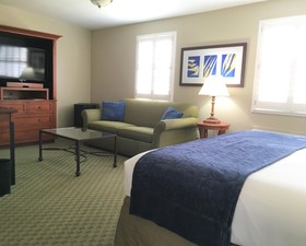 La Avenida Inn