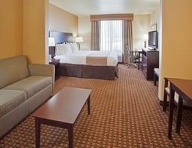 Holiday Inn Express Hotel & Suites Dinuba West