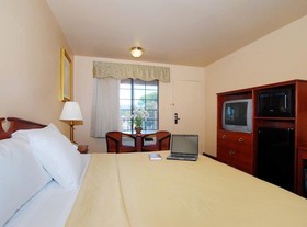 Rancho San Diego Inn & Suites
