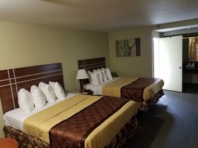 Rancho San Diego Inn & Suites