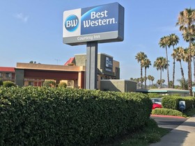 Rancho San Diego Inn & Suites