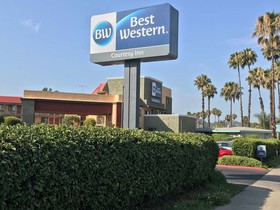 Rancho San Diego Inn & Suites