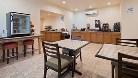 Rancho San Diego Inn & Suites