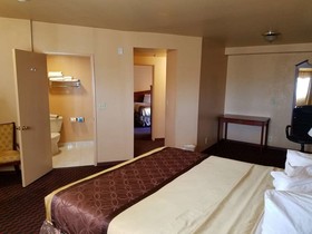 Rancho San Diego Inn & Suites