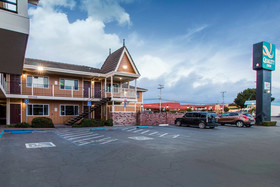 Bayside Inn and Suites