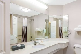La Quinta Inn & Suites by Wyndham Fremont / Silicon Valley
