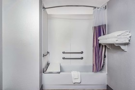 La Quinta Inn & Suites by Wyndham Fremont / Silicon Valley