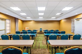 La Quinta Inn & Suites by Wyndham Fremont / Silicon Valley