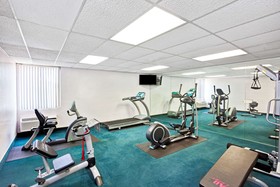 Days Inn & Suites by Wyndham Fullerton
