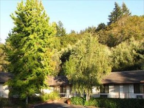 Humboldt Redwoods Inn