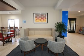 Holiday Inn Express & Suites Hesperia
