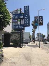 Hollywood Palms Inns & Suites