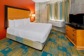 La Quinta Inn & Suites by Wyndham Irvine Spectrum