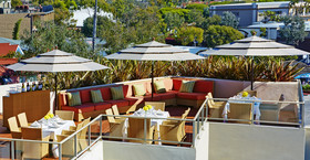 Casa Loma Beach Hotel