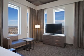H Hotel Los Angeles Curio Collection by Hilton