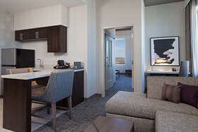 H Hotel Los Angeles Curio Collection by Hilton