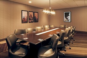 H Hotel Los Angeles Curio Collection by Hilton