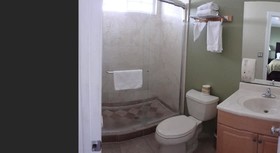 Metropolitan Inn & Suites