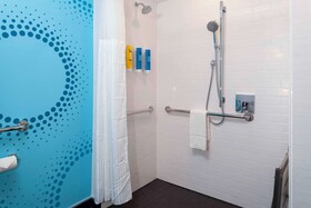 Tru by Hilton Manteca