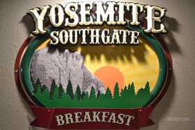 Yosemite Southgate Hotel and Suites