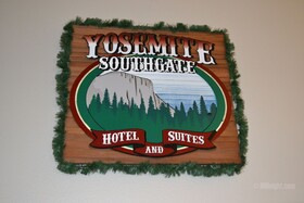 Yosemite Southgate Hotel and Suites