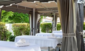 Avalon Hotel & Bungalows