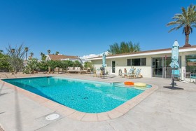 Desert Coral Oasis House