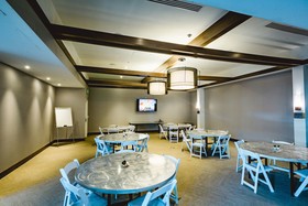 Inn at the Pier Pismo Beach, Curio Collection by Hilton