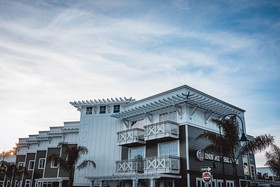 Inn at the Pier Pismo Beach, Curio Collection by Hilton
